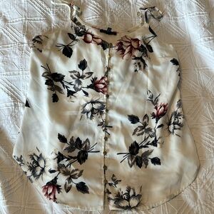 Dynamite flower top with buttons